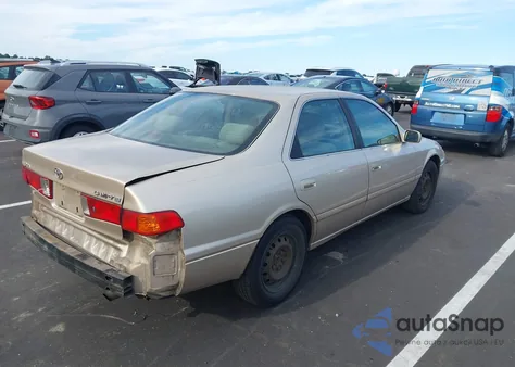 2001 Toyota Camry Ce/Le/Xle z USA, uszkodzony, nr VIN JT2BG28K710601129